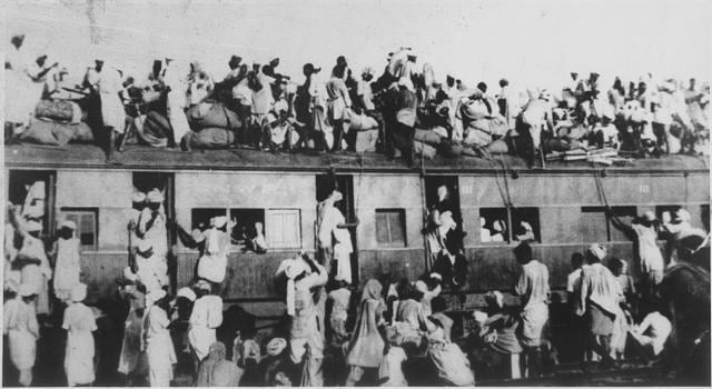 Refugees crowd atop a train leaving New Delhi for Pakistan in 1947. (HT Photo)