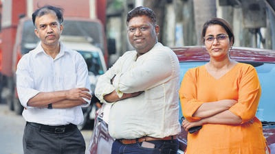 Mumbai, India - November 22, 2022: Citizens Shrikant Shenoy, Urich Kamath and Meenal Vagal, who got the order from Bombay High Court to remove illegal encroachments from BMC's "G" North ward, in Mumbai, India, on Tuesday, November 22, 2022. (Photo by Anshuman Poyrekar/ Hindustan Times) (Anshuman Poyrekar/HT PHOTO) Mumbai, India - November 22, 2022: Citizens Shrikant Shenoy, Urich Kamath and Meenal Vagal, who got the order from Bombay High Court to remove illegal encroachments from BMC's "G" North ward, in Mumbai, India, on Tuesday, November 22, 2022. (Photo by Anshuman Poyrekar/ Hindustan Times) (Anshuman Poyrekar/HT PHOTO)