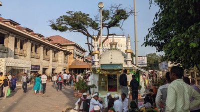A Dargah in the premises of Pune railway station. (Shankar Narayan/HT PHOTO) A Dargah in the premises of Pune railway station. (Shankar Narayan/HT PHOTO)