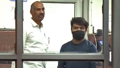 Police along with Aaftab Poonawalla leaves from the FSL office in New Delhi on Tuesday. (ANI) Police along with Aaftab Poonawalla leaves from the FSL office in New Delhi on Tuesday. (ANI)