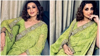 Sonali Bendre's Instagram handle is a lookbook of all things stylish and elegant. The actor loves wearing traditional attires and often shares her fondness for them through her posts. Recently, she donned a green embellished saree by the designer duo Abu Jani Sandeep Khosla. (Instagram/@iamsonalibendre) Sonali Bendre's Instagram handle is a lookbook of all things stylish and elegant. The actor loves wearing traditional attires and often shares her fondness for them through her posts. Recently, she donned a green embellished saree by the designer duo Abu Jani Sandeep Khosla. (Instagram/@iamsonalibendre)