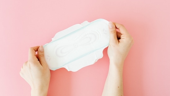 How to use a sanitary pad?