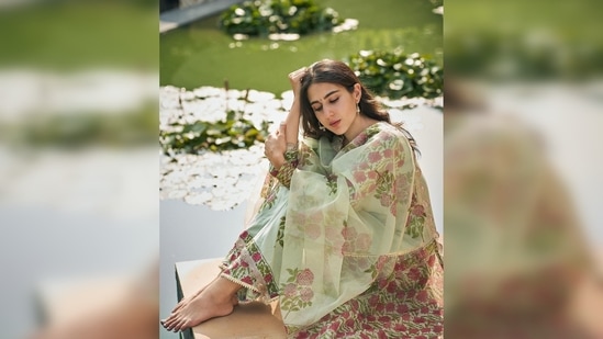 Sara Ali Khan sat near a pond and posed elegantly like the queen she already is.(Instagram/@saraalikhan95)