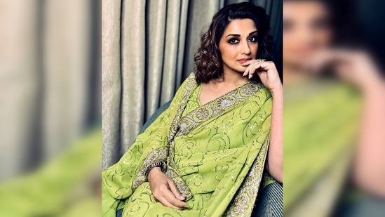 Sonali Bendre accessorised her look with gold jhumkas, bangles and a statement ring.(Instagram/@iamsonalibendre)