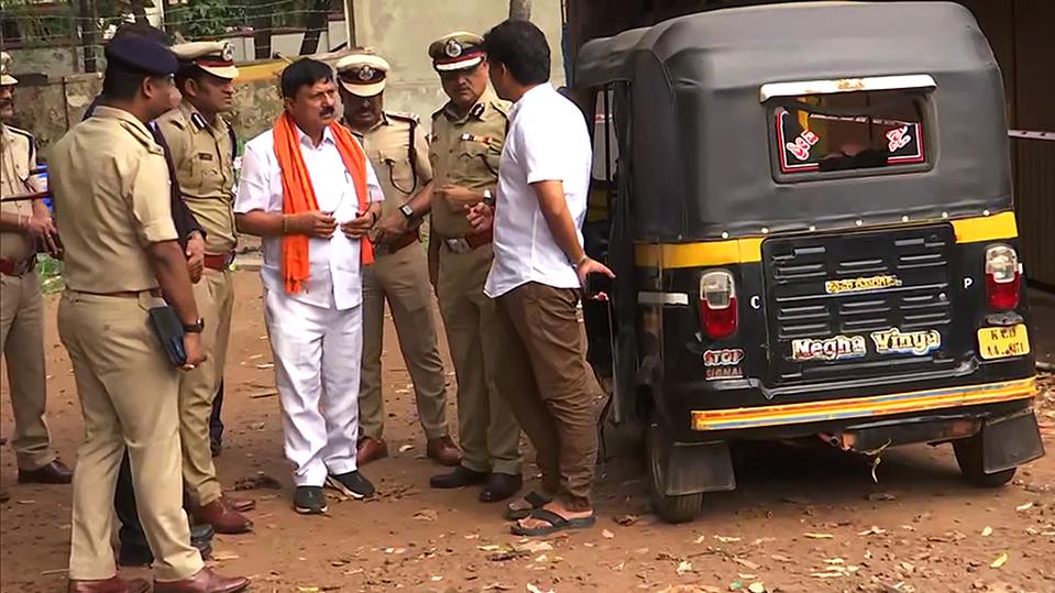 Karnataka home minister Araga Jnanendra visits the spot whera an autorickshaw blast occurred, in Mangaluru on Wednesday. (ANI) Karnataka home minister Araga Jnanendra visits the spot whera an autorickshaw blast occurred, in Mangaluru on Wednesday. (ANI)