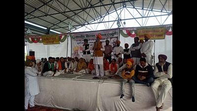 Bhartiya Kisan Union (Charuni faction) national president Gurnam Singh Charuni addressing a rally in Ambala Cantonment on Thursday.