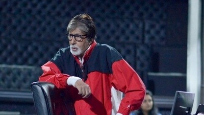 Amitabh Bachchan on the sets of Kaun Banega Crorepati.