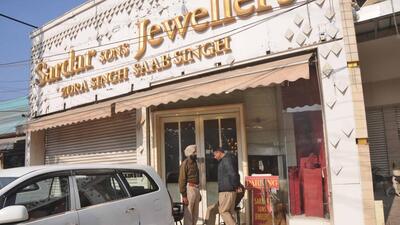 Police personnel outside the Sardar Jewellers shop in Ghumar Mandi area in Ludhiana. The raids were carried out at Nikkamal Jewellers on the Mall Road, Sardar Jewellers in Ghumar Mandi and Mani Ram Balwant Rai Store near Pavilion Mall. (Gurpreet Singh/HT) Police personnel outside the Sardar Jewellers shop in Ghumar Mandi area in Ludhiana. The raids were carried out at Nikkamal Jewellers on the Mall Road, Sardar Jewellers in Ghumar Mandi and Mani Ram Balwant Rai Store near Pavilion Mall. (Gurpreet Singh/HT)