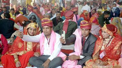 In the mass marriage ceremony of the Labour Department at Ghaziabad's Kamla Nehru Nagar ground, 3,000 couples were married on Thursday. Uttar Pradesh's Labour Minister Anil Rajbhar performed the ceremony with Union Minister VK Singh in attendance. (Sakib Ali /HT Photo) In the mass marriage ceremony of the Labour Department at Ghaziabad's Kamla Nehru Nagar ground, 3,000 couples were married on Thursday. Uttar Pradesh's Labour Minister Anil Rajbhar performed the ceremony with Union Minister VK Singh in attendance. (Sakib Ali /HT Photo)