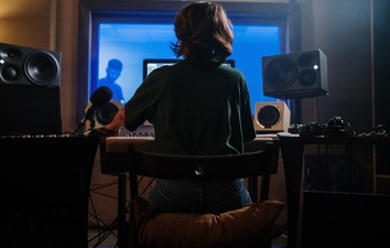 speakers (https://www.pexels.com/) speakers (https://www.pexels.com/)
