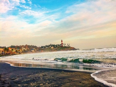 Kovalam meets all of your needs with its picturesque surroundings and breathtaking ocean views. (Unsplash)