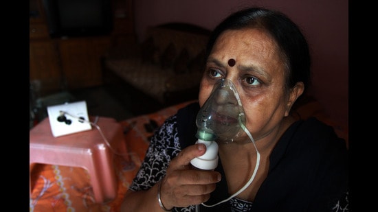 An asthma patient in New Delhi. (Arijit Sen/HT Photo) An asthma patient in New Delhi. (Arijit Sen/HT Photo)