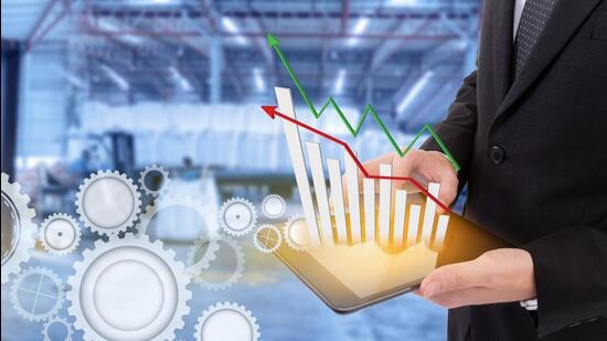 Business hand holding growth chart of transport business on tablet with supply chain management ,Logistic Import Export background (Getty Images/iStockphoto)