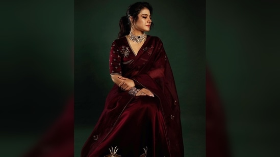 Kajol's blouse features a v-neck and graphic embroidered floral guldasta on the bust, which draws from the inlay designs in Mughal architecture.(Instagram/@kajol)