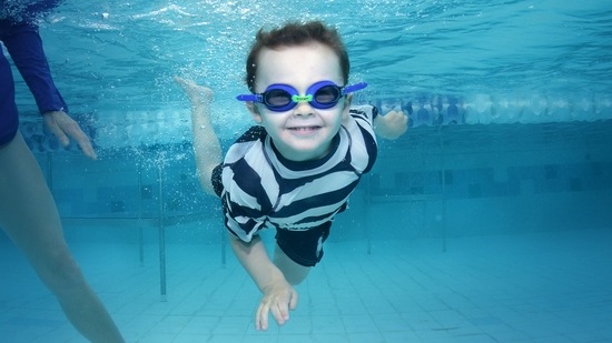 Swimming goggles offer protection to eyes from saltwater and chemicals. (Pexels)