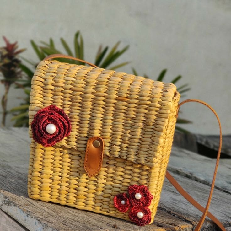 Kauna bags are made from water reed grass grown in the marshy and wet plains of Imphal valley in Manipur.(pinterest)