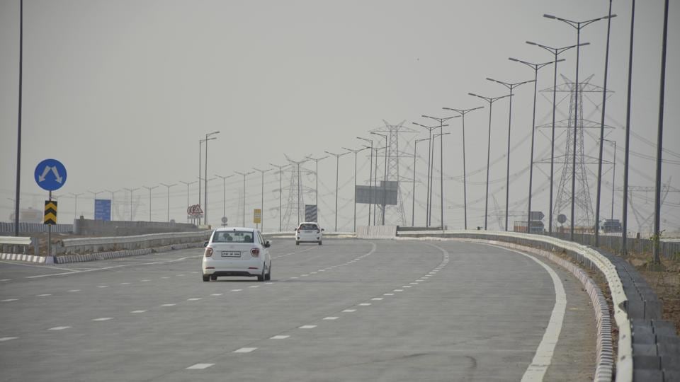 The six-lane expressway will be 342 kilometres long and cost around ₹19,200 crore. ((Sakib Ali/HT Photo)(Image for representation)) The six-lane expressway will be 342 kilometres long and cost around ₹19,200 crore. ((Sakib Ali/HT Photo)(Image for representation))