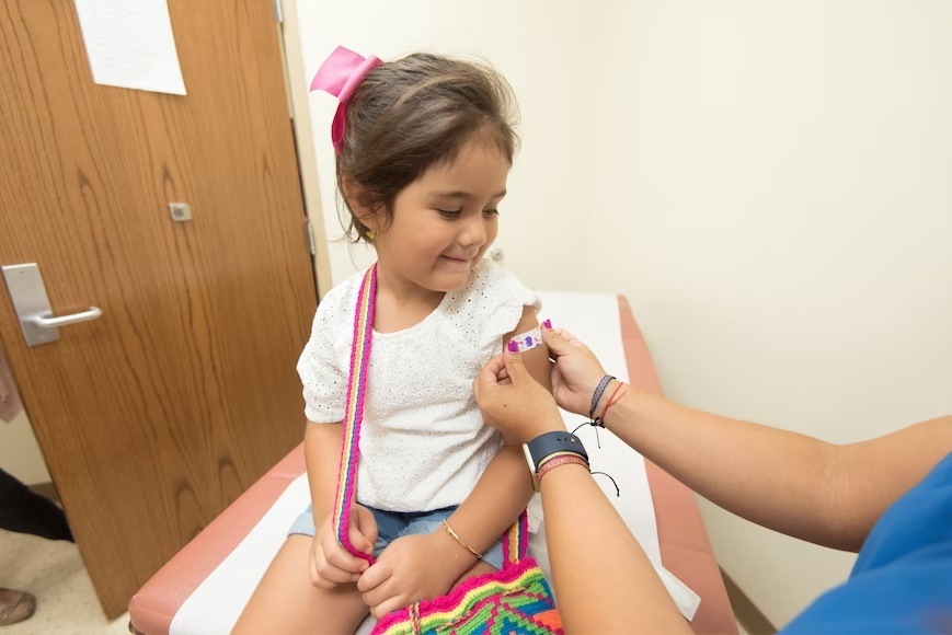 The signs and symptoms of measles include fever, dry cough, sore throat, runny nose, conjunctivitis, rash and appear around 10-14 days after exposure. (Unsplash)