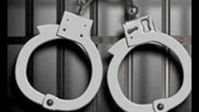 The employee, along with his team, had picked up  ₹25 lakh in cash from the Brown Road branch of Indian Overseas Bank which was supposed to be deposited in the currency chest of the bank on Pakhowal road, Ludhiana. (HT FILE)