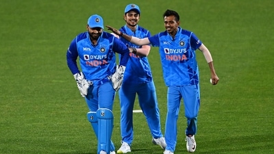 India's Rishabh Pant, left, is congratulated by teammate Yuzvendra Chahal, right, after taking a catch to dismiss New Zealand's Jimmy Neesham during their T20 cricket international in Napier, New Zealand, Tuesday, Nov. 22, 2022. (Andrew Cornaga/Photosport via AP) (AP)