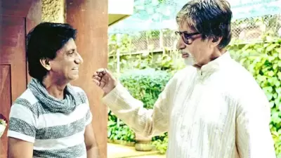 Late comedian Raju Srivastav and Amitabh Bachchan in an old photo.