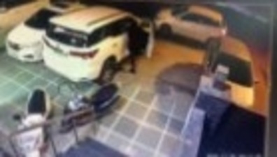 Pankhuri Pathak posted visuals of the incident on Twitter, Pankhuri Pathak posted visuals of the incident on Twitter,
