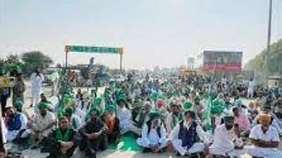 After agitating for 10 days, the Sanyukt Kisan Morcha (SKM, apolitical) has decided to call off the chakka jam and lift road blockades from all six districts of Punjab by 2pm. (Representational Image/HT File)