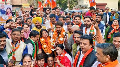 Union Minister Anurag Thakur with BJP candidate Sunrika Sharma Jha during party's campaign for Municipal Corporation of Delhi elections in New Delhi on November 25. (PTI) Union Minister Anurag Thakur with BJP candidate Sunrika Sharma Jha during party's campaign for Municipal Corporation of Delhi elections in New Delhi on November 25. (PTI)