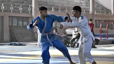 Players in action during a judo bout at the Inter-district School championship at Guru Nanak Stadium in Ludhiana. (Gurpreet Singh/HT)