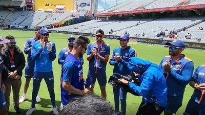 Umran Malik nearly collided with the camera person