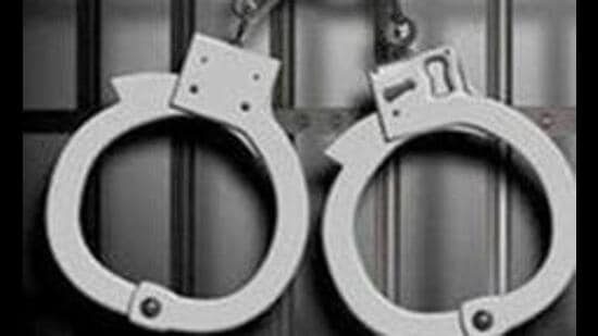 The employee, along with his team, had picked up ₹25 lakh in cash from the Brown Road branch of Indian Overseas Bank which was supposed to be deposited in the currency chest of the bank on Pakhowal road, Ludhiana. (HT FILE)