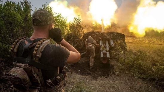 Russia-Ukraine War: Ukrainian artillerymen firing from a cannon along the front line. (AFP)