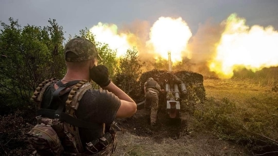 Russia-Ukraine War: Ukrainian artillerymen firing from a cannon along the front line.(AFP)