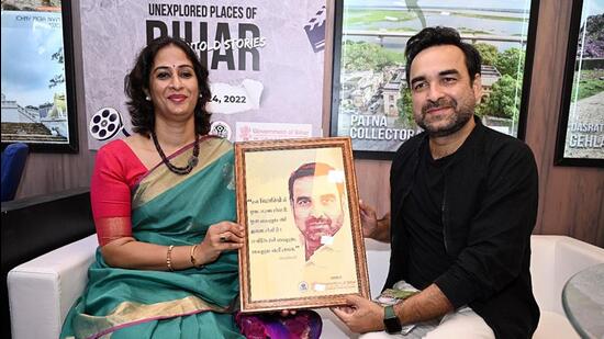 Actor Pankaj Tripathi, who hails from Bihar, is felicitated by Bandana Preyashi, secretary at the state’s culture department, at the 53rd International Film Festival of India in Goa on Thursday. (ANI)