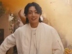 Jungkook grooved to Alia Bhatt and Ranbir Kapoor's Brahmastra song Kesariya. Jungkook grooved to Alia Bhatt and Ranbir Kapoor's Brahmastra song Kesariya.