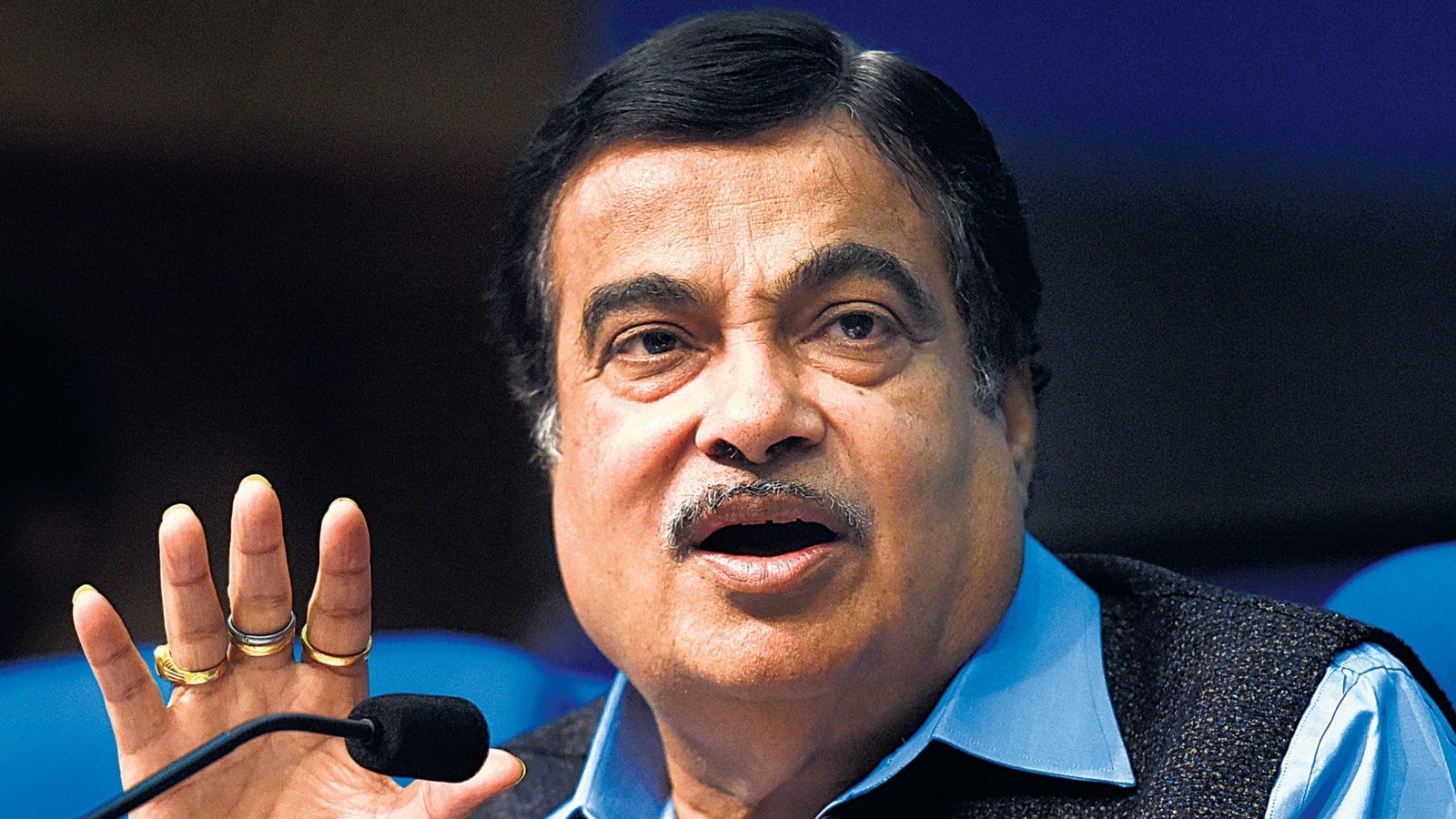 To phase out 15-year-old govt vehicles, Gadkari shares details with states