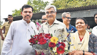 Navi Mumbai, India - Nov. 26, 2022:Anand Teltumbde Bhima Koregoan case accuse released from Taloja Jail with Kapil .H. Patil (Elected from Teacher Constituency) & Ramathai Ambedkar at Kharghar in Navi Mumbai, India, on Saturday, November 26, 2022. (Photo by Bachchan Kumar/ HT PHOTO) (HT PHOTO)