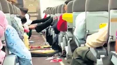 The Mumbai-Durgapur SpiceJet flight encountered severe turbulence during its descent on May 1. (ANI) The Mumbai-Durgapur SpiceJet flight encountered severe turbulence during its descent on May 1. (ANI)