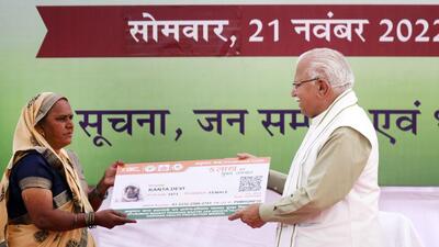 Gurugram, India-November 21: Manohar Lal Khattar, Chief Minister gives the Ayushman Bharat PM Jan Arogya Yojana's Ayushman card to Kanta Devi during the launch of the 'Chirayu Haryana' in Manesar, in Gurugram, India, on Monday, 21 November 2022. (Photo by Parveen Kumar/Hindustan Times) Gurugram, India-November 21: Manohar Lal Khattar, Chief Minister gives the Ayushman Bharat PM Jan Arogya Yojana's Ayushman card to Kanta Devi during the launch of the 'Chirayu Haryana' in Manesar, in Gurugram, India, on Monday, 21 November 2022. (Photo by Parveen Kumar/Hindustan Times)