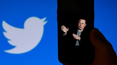 (FILES) In this file photo taken on October 4, 2022, a phone screen displays a photo of Elon Musk with the Twitter logo shown in the background, in Washington, DC. - (AFP) (FILES) In this file photo taken on October 4, 2022, a phone screen displays a photo of Elon Musk with the Twitter logo shown in the background, in Washington, DC. - (AFP)
