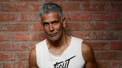 Milind Soman aces 15 pullups, speaks of his fitness goals Milind Soman aces 15 pullups, speaks of his fitness goals
