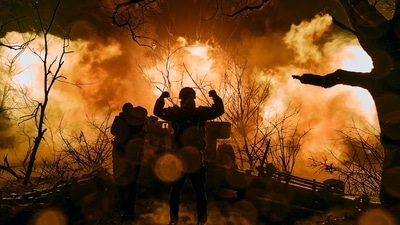 Russia-Ukraine War: Ukrainian soldiers fire an artillery at Russian positions near Bakhmut, Donetsk region. (AP)