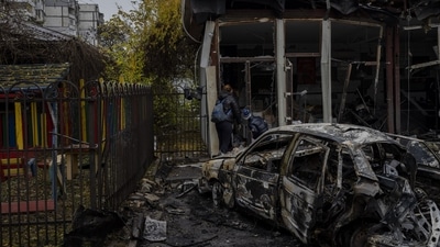 Russia-Ukraine War: Residents check the damage of a shop destroyed a day earlier during a Russian attack in Kherson. (AP) Russia-Ukraine War: Residents check the damage of a shop destroyed a day earlier during a Russian attack in Kherson. (AP)