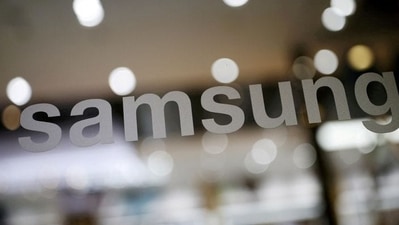 FILE PHOTO: The logo of Samsung Electronics is seen at its headquarters in Seoul, South Korea, April 4, 2016. REUTERS/Kim Hong-Ji