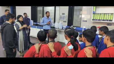 Children of Drishti Samajik Sansthan home at the Amul India Plant (HT Photo)