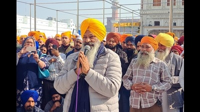 Former Akali Minister Sucha Singh Langah who was excommunicated for an immoral act, appearing before Akal Takht to apologize. (Photo by Sameer Sehgal /Hindustan Times)