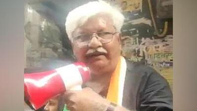Ex-Congress MLA Asif Mohammad Khan was addressing a gathering in front of Tayyab Masjid in Shaheen Bagh (ANI Photo)