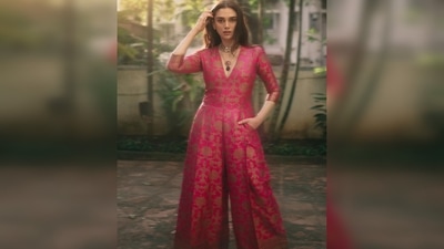 "Indian handloom is one of our most powerful and beautiful fashion treasures… own it, wear it celebrate it," Aditi Rao Hydari captioned her post. (Instagram/@aditiraohydari) "Indian handloom is one of our most powerful and beautiful fashion treasures… own it, wear it celebrate it," Aditi Rao Hydari captioned her post. (Instagram/@aditiraohydari)