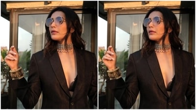 Styled by fashion stylist Ananya Arora, Karishma wore her tresses open in wavy curls with a middle part and decked up in nude eyeshadow, black eyeliner, mascara-laden eyelashes, contoured cheeks and a shade of maroon lipstick. (Instagram/@karishmaktanna) Styled by fashion stylist Ananya Arora, Karishma wore her tresses open in wavy curls with a middle part and decked up in nude eyeshadow, black eyeliner, mascara-laden eyelashes, contoured cheeks and a shade of maroon lipstick. (Instagram/@karishmaktanna)