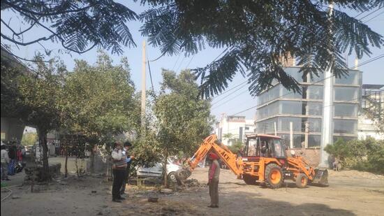 Ludhiana MC took down encroachments at the Gandhi Nagar market’s entry point. (HT File)